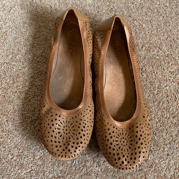 Vionic Robyn Ballet Flat Toffee Nappa Leather - Picture 2 of 5
